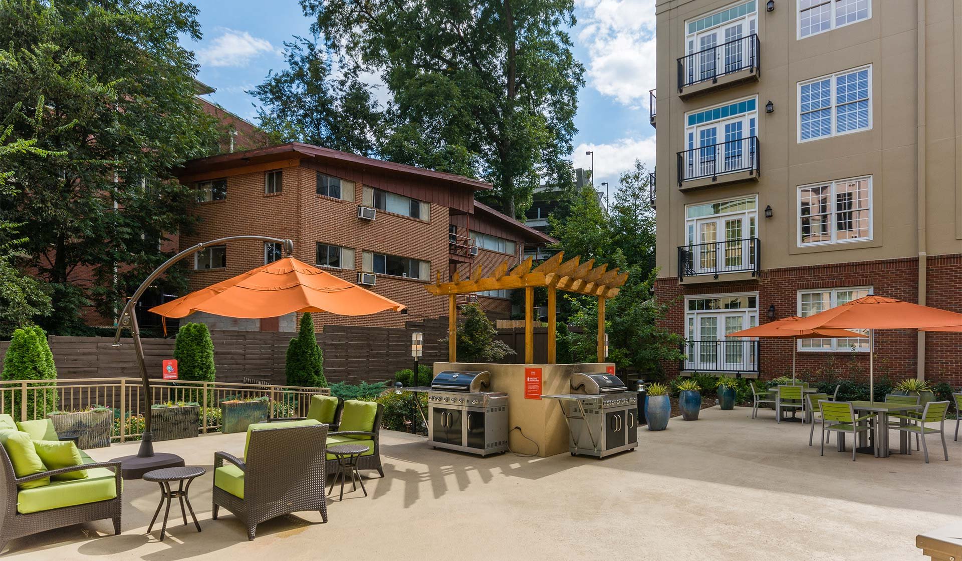 Apartments in Midtown Atlanta - 1045 on the Park Apartment Homes Patio